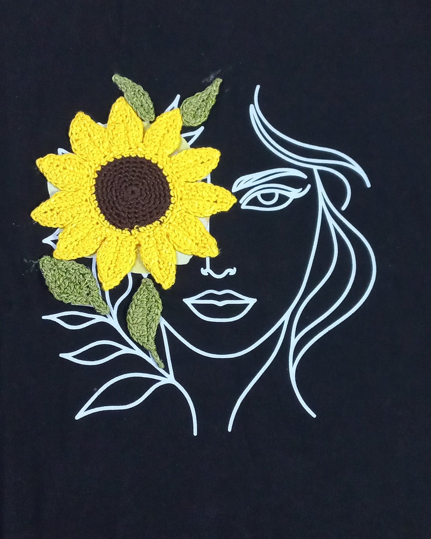 minimal sunflower crochet graphic t shirt design for women - Forever TrendIn